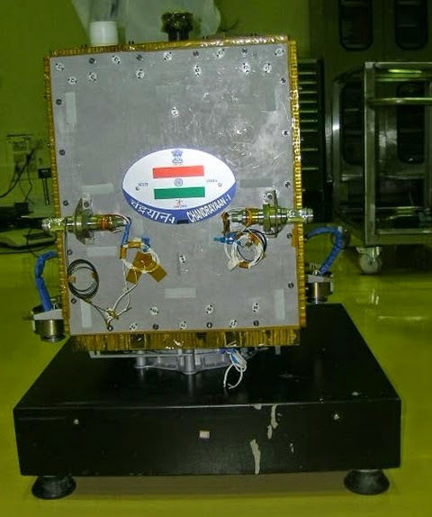 Indian-Flag-On-Moon-Impact-Probe-w750