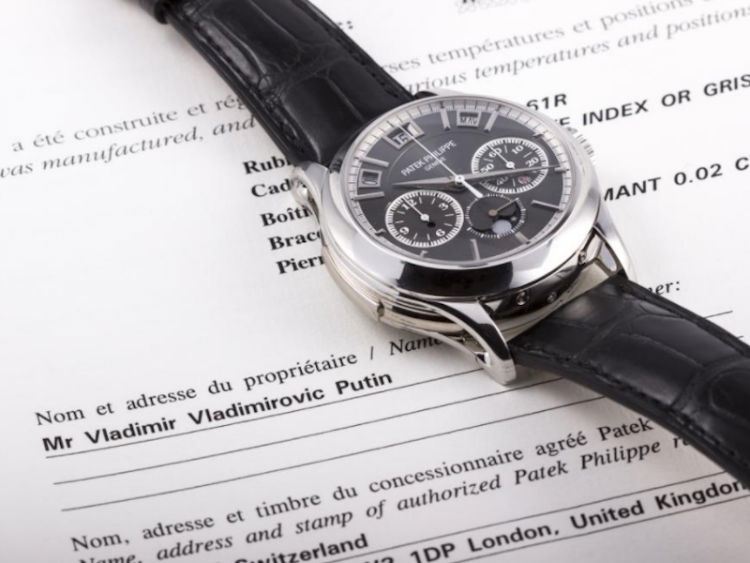 a-1-million-patek-phillippe-going-up-for-auction-in-july-2017-was-also-said-to-be-owned-by-putin-accompanying-documentation-claimed-he-was-the-owner-the-kremlin-denied-these-claims-w750