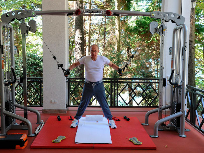 after-hes-done-swimming-laps-putin-lifts-weights-in-the-gym-w700