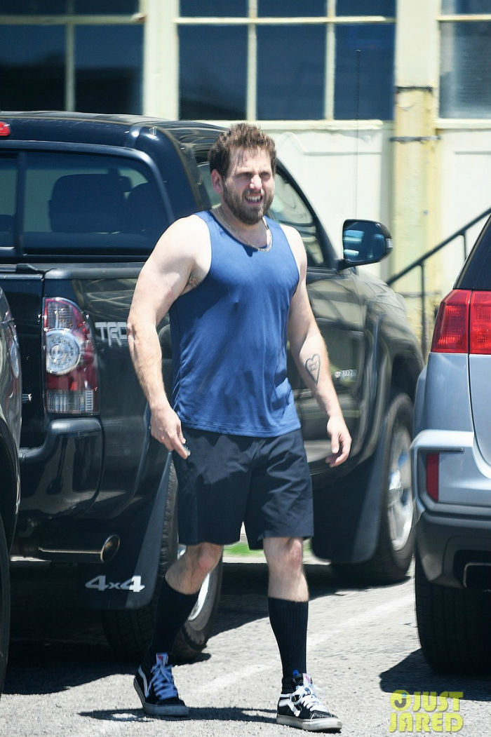 jonah-hill-looks-so-buff-bares-slim-physique-in-a-tank-top-03-w700
