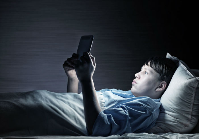 Teenager-in-Bed-using-Tablet-w700