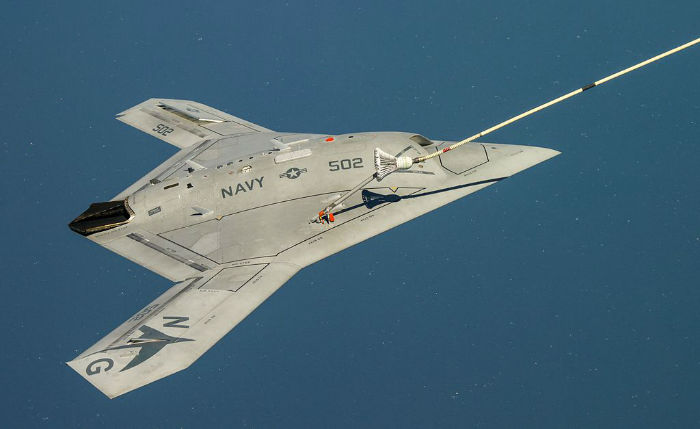 X-47B_receiving_fuel_from_a_707_tanker_while_operating_in_the_Atlantic_Test_Ranges-w700