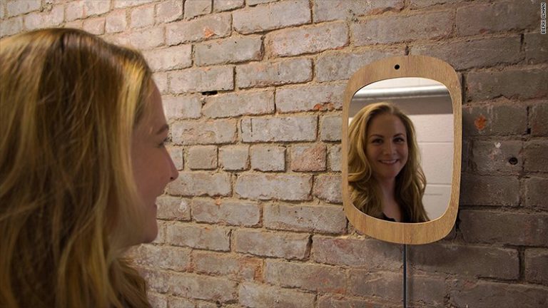 با آینه ای آشنا شوید که فقط با لبخند شما کار می کند
