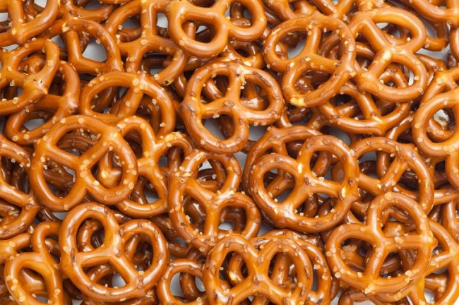 08-food-cravings-pretzels-760x506.jpg