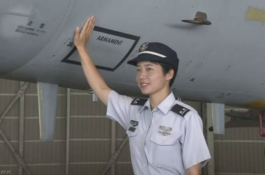 زن ژاپنی خلبان