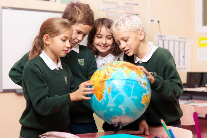 برنامه های آموزشی در مدارس جهان