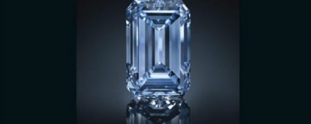 بزرگ‌ترین الماس آبی‌رنگ دنیا باقیمت ۵۷.۵ میلیون دلار فروخته شد