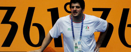 خادم و خواننده لس آنجلسی/ سلفی و آرزوی می‌خوام برم به تهران!