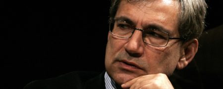 اورهان پاموک علیه کودتاچیان