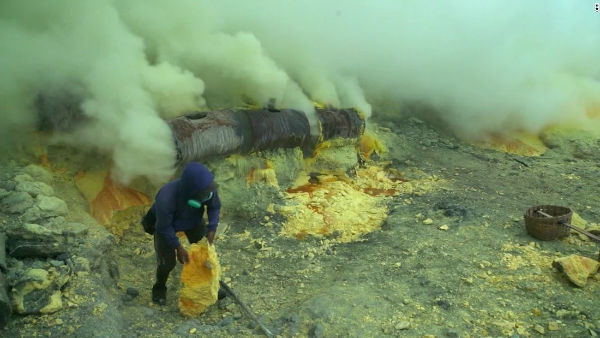 کار در معادن آتشفشانی؛ سخت ترین کار در سراسر جهان