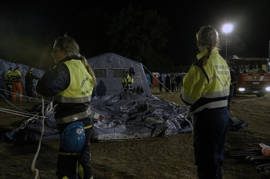 شبی با گروه امداد، در جستجوی بازماندگان زلزله ایتالیا