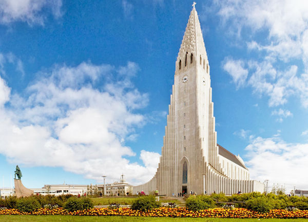 The-Church-of-Hallgrimur-in-Iceland-w600