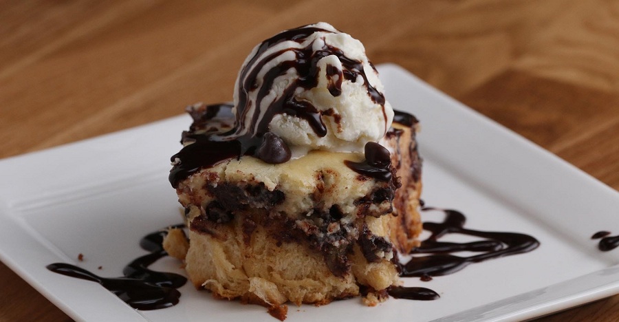 خوشمزه روز: کیک کروسان با پنیر خامه ای و شکلات [تماشا کنید]