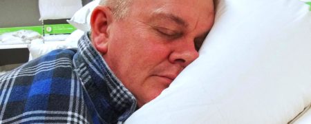 چرا باید بالش های قدیمی را دور بیاندازیم