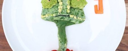 مادری که غذای فرزند خود را به شکل شخصیت های کارتونی تزئین می کند