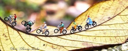 بازسازی صحنه هایی از زندگی روزمره با آدمک های مینیاتوری