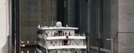 قدرتمندترین آسانسور جهان با توانایی جابجایی ۳۳۵۰ تن بار [تماشا کنید]