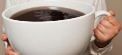 ۷ نشانه نوشیدن بیش از حد قهوه