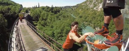 برگزاری مسابقات اِسلم دانک روی قطار در حال حرکت [تماشا کنید]