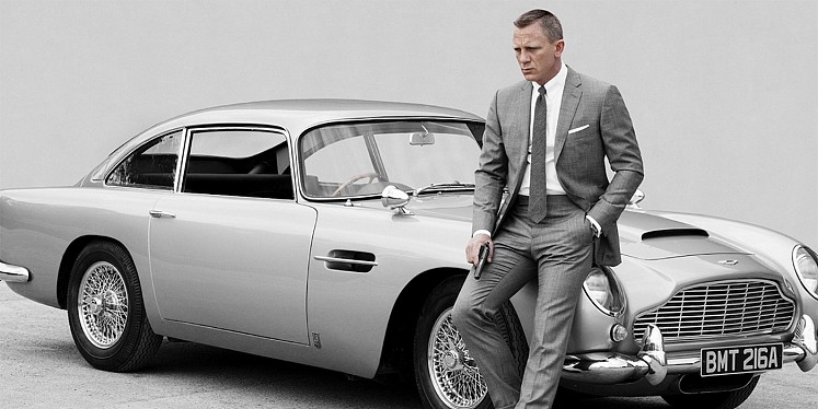 Daniel-Craig-Bond-With-Car