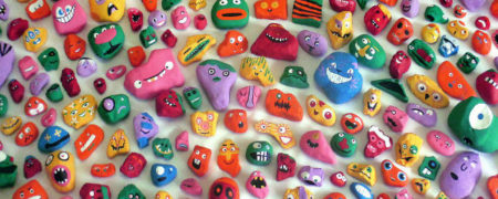 ساخت مجسمه هایی زیبا با استفاده از نقاشی بر روی سنگ [تماشا کنید]