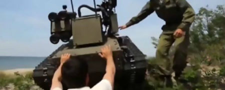 ربات نظامی روسی نزدیک بود جان یک خبرنگار را بگیرد [تماشا کنید]