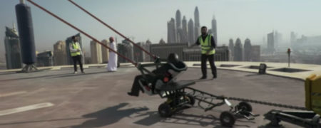 تیر و کمانی عظیم که یک انسان را پرتاب کرد یا ویدیویی که همه را سر کار گذاشت [تماشا کنید]