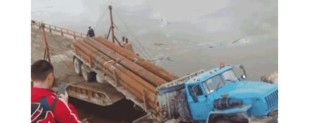 کامیون غول پیکری که تنها ظرف چند دقیقه غرق شد [تماشا کنید]