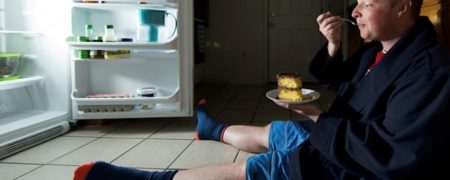 آیا غذا خوردن قبل از خواب، کار درستی است؟