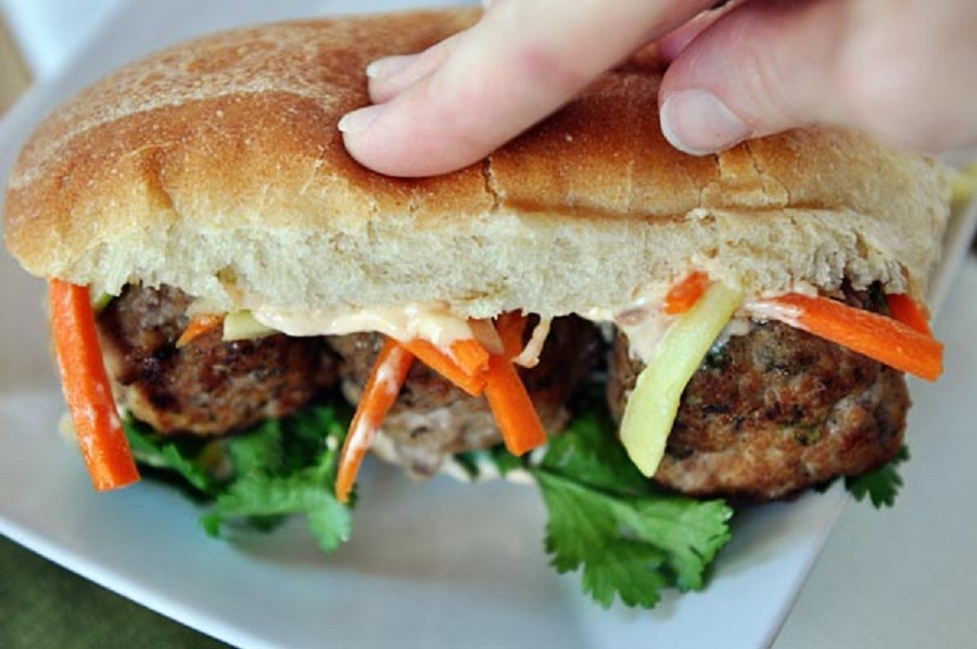 خوشمزه روز: ساندویچ گوشت قلقلی به سبک ویتنامی [تماشا کنید]