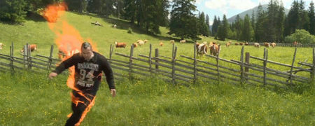 شکسته شدن مدت زمان تحمل آتش توسط جسم یک انسان [تماشا کنید]