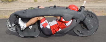 رکورد سرعت وسایل نقلیه متکی به نیروی انسانی توسط دوچرخه ای گلوله مانند شکسته شد  [تماشا کنید]