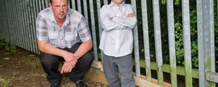 دانش آموزانی ۷ ساله با حفر تونل در زیر فنس ها از مدرسه فرار کنند