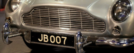 رانندگان بریتانیایی برای فرار از دوربین ها پلاک های «جیمز باندی» خریداری می کنند [تماشا کنید]