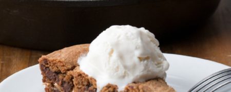 خوشمزه روز: کیک شکلاتی با مغز کره بادام زمینی بدون فر [تماشا کنید]