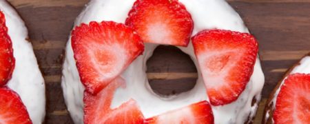 خوشمزه روز: دونات توت فرنگی [تماشا کنید]