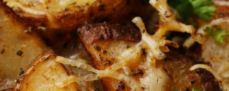 خوشمزه روز: سیب زمینی تنوری با طعم سیر و پارمسان [تماشا کنید]