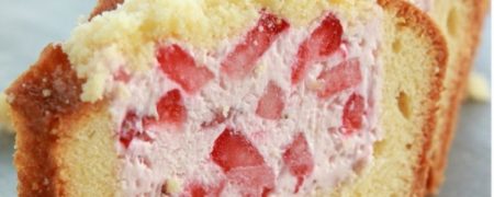 خوشمزه روز: کیک صبحانه با مغز توت فرنگی و پنیر [تماشا کنید]