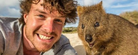 ماجراجوئی که با حیوانات سلفی های بامزه می گیرد