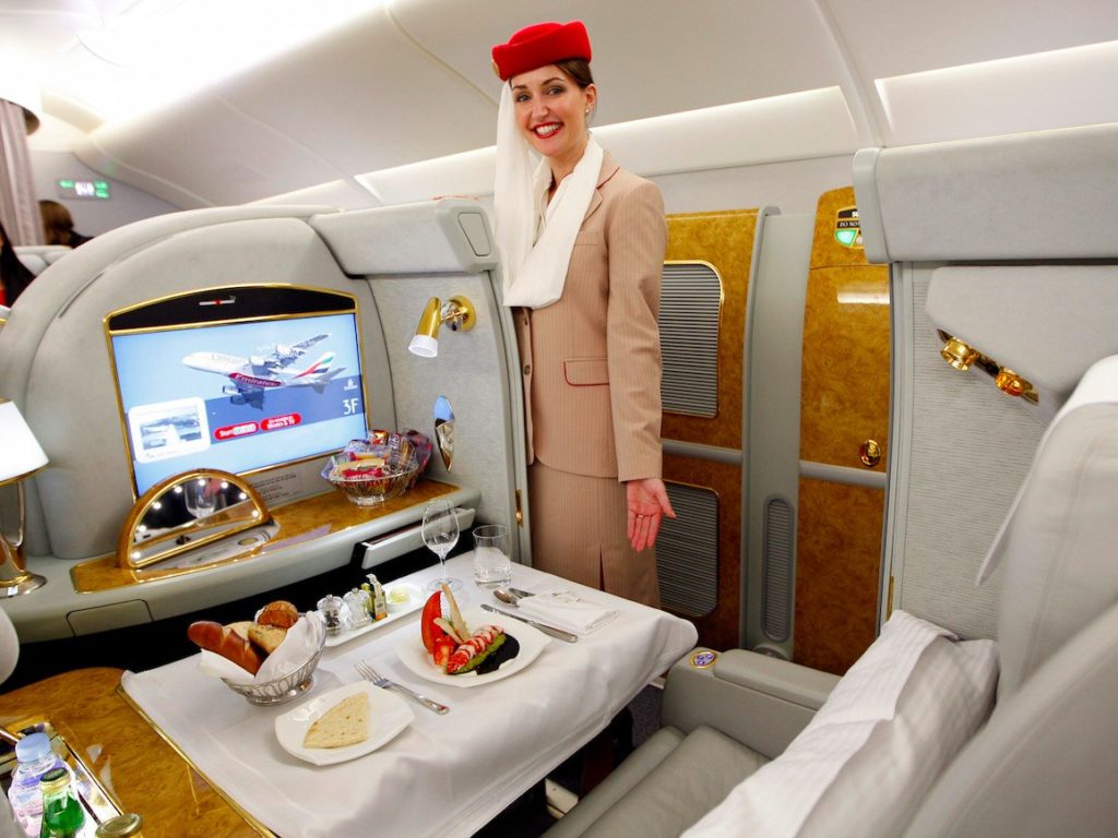 پرواز با بلیت درجه یک و بسیار گرانقیمت هواپیمایی امارات چه حال و هوایی دارد؟
