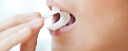 پزشکان در مورد قورت دادن آدامس و عواقب آن چه می گویند؟