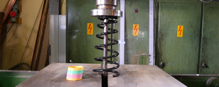 پرس هیدرولیکی چه بلایی بر سر فنر ماشین می آورد؟ [تماشا کنید]