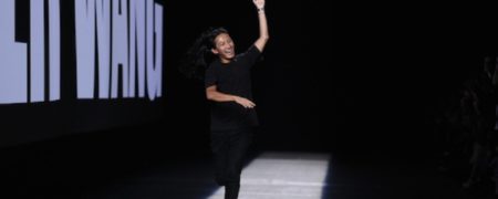 چرا طراحان مد همیشه لباس ساده به تن دارند؟