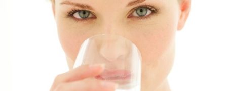 نوشیدن ۸ لیوان آب در روز می تواند کشنده باشد