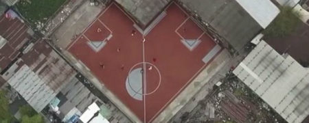 نخستین زمین فوتبال غیر مستطیلی جهان در کشور تایلند ساخته شد [تماشا کنید]