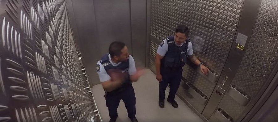 کمپین جدید «پلیس های آسانسوری» در نیوزیلند
