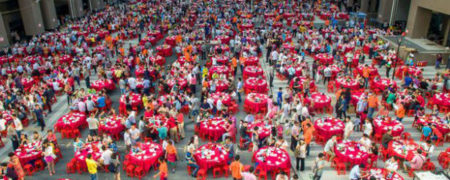 بزرگترین میهمانی «نقل مکان» جهان با حضور ۱۵۰۰۰ نفر روستایی در کشور چین برگزار شد [تماشا کنید]