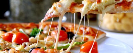 آیا می دانستید تا الان به روشی اشتباه پیتزا می خورده اید؟