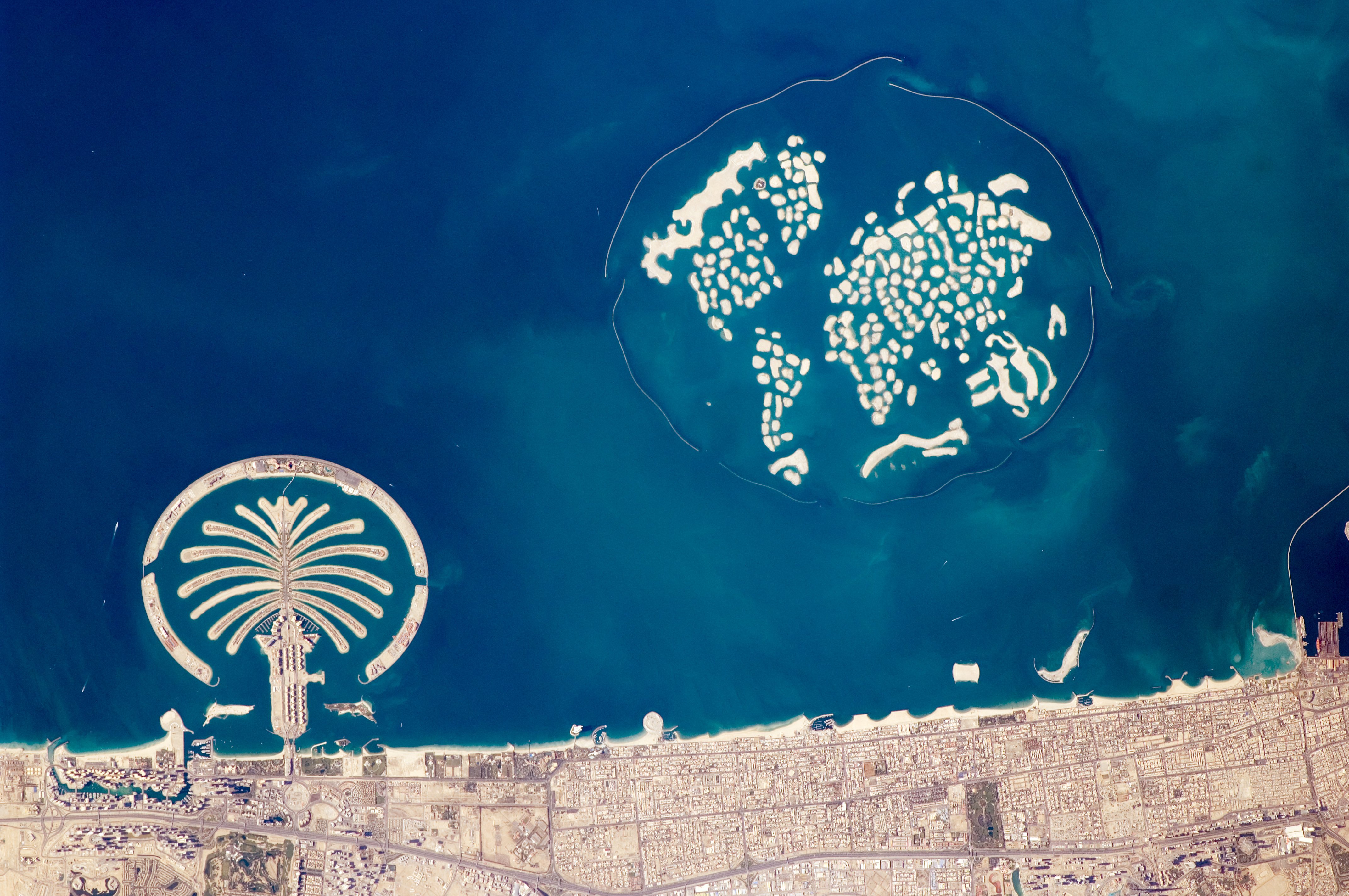 artificial_archipelagos_dubai_united_arab_emirates_iss022-e-024940_lrg
