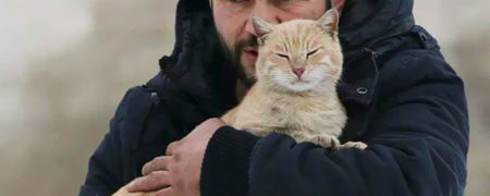 عشق مرد سوری به حیوانات در میان آتش  و خون